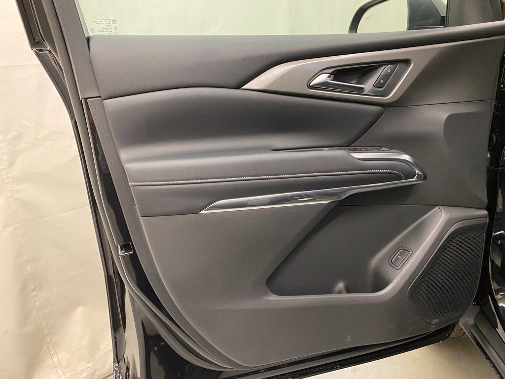 New 2027 Chevrolet Traverse LT w/ LPO, Floor Liner Package AWD/4WD image 10