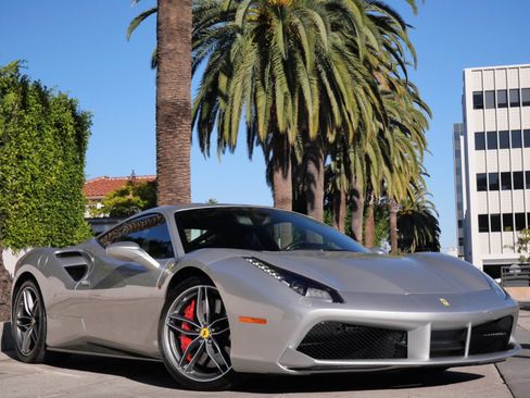 Used 2018 Ferrari 488 GTB image 1