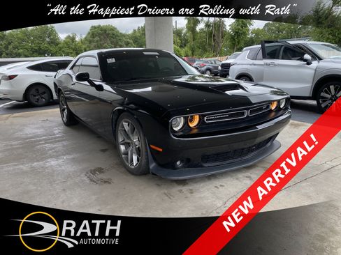 Used 2022 Dodge Challenger GT RWD image 4