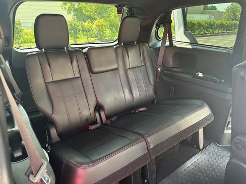 Used 2016 Dodge Grand Caravan R/T FWD image 23