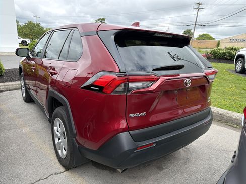 Used 2023 Toyota RAV4 LE AWD/4WD image 4