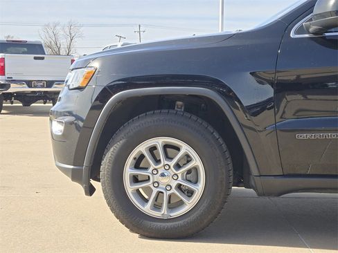 Used 2020 Jeep Grand Cherokee Laredo image 28