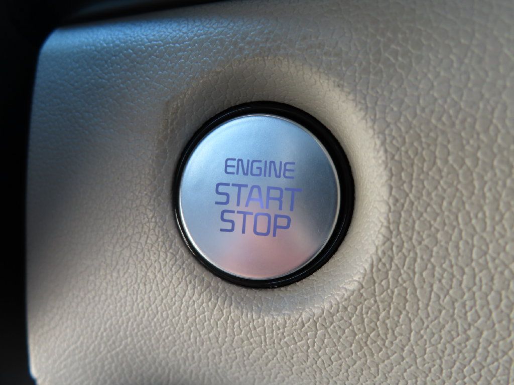Used 2025 Kia Sorento S AWD/4WD image 13
