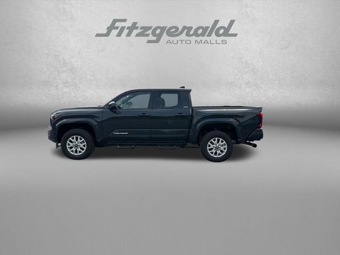 Used 2025 Toyota Tacoma SR5 AWD/4WD image 5