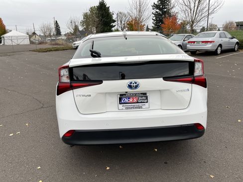 Used 2022 Toyota Prius L Eco image 4