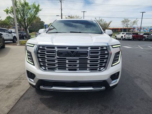 Certified 2025 GMC Yukon Denali w/ Denali Reserve Package AWD/4WD image 3