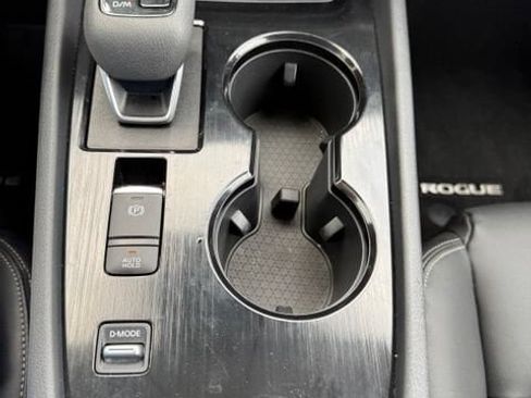 Used 2026 Nissan Rogue SL FWD image 28