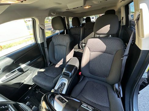 Used 2020 Dodge Journey SE w/ SE Popular Equipment Group FWD image 20
