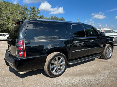 Used 2014 GMC Yukon XL Denali image 3