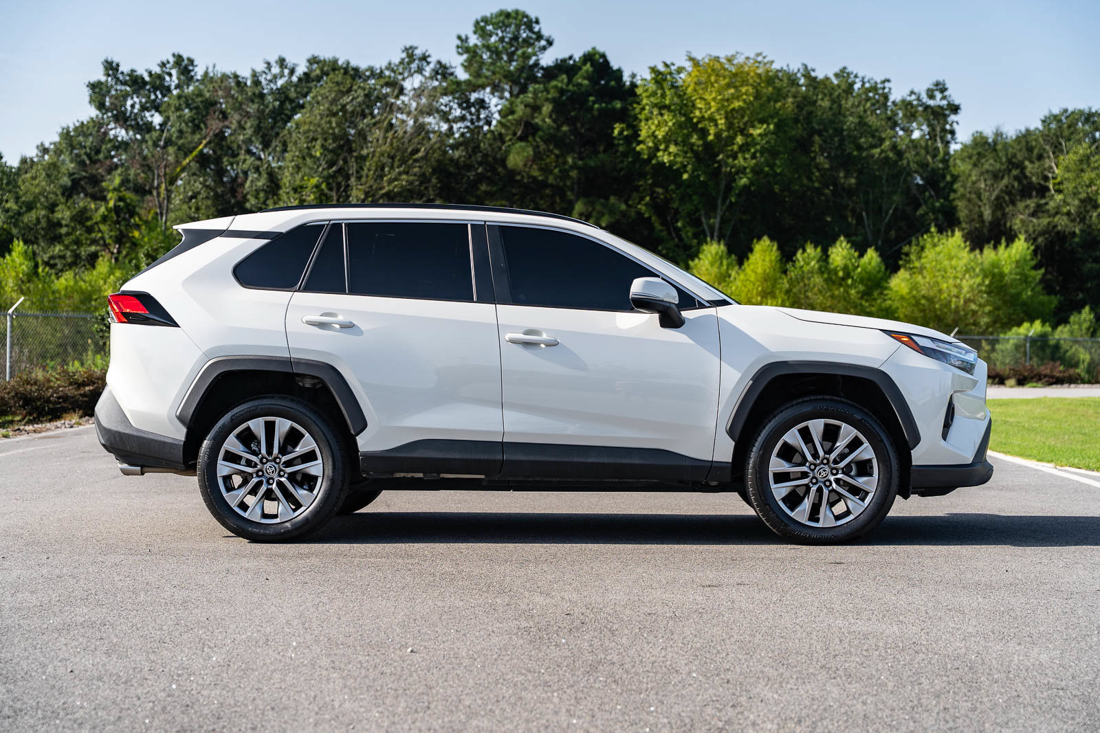 Used 2022 Toyota RAV4 XLE Premium FWD image 8