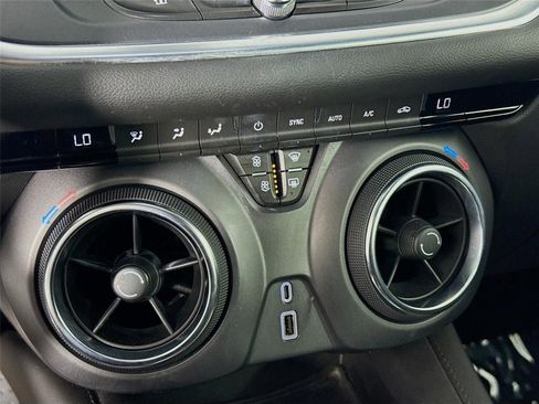 Used 2021 Chevrolet Blazer LT FWD image 16