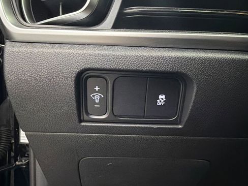 Used 2024 Kia Sorento S image 31