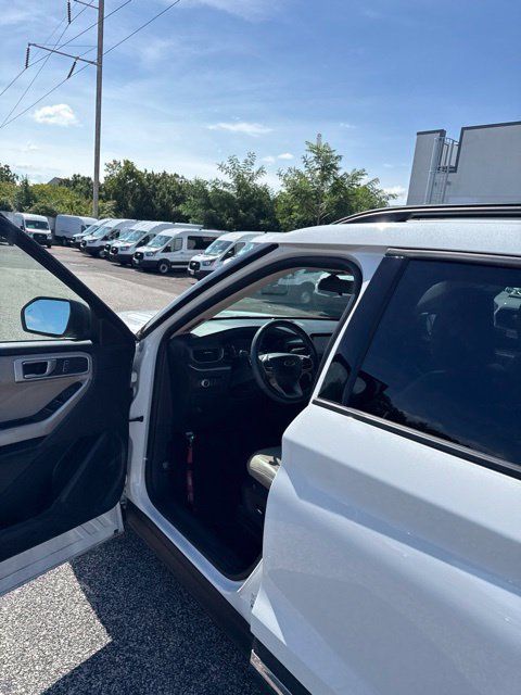Used 2022 Ford Explorer XLT w/ Equipment Group 202A AWD/4WD image 23