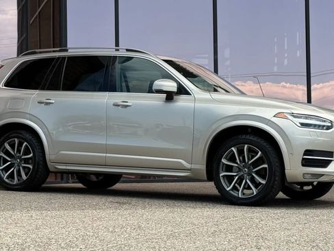 Used 2016 Volvo XC90 T6 Momentum w/ Momentum Plus Package AWD/4WD image 16