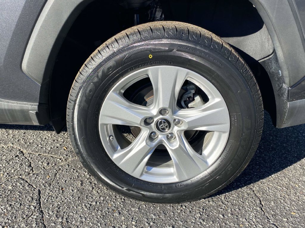 Used 2019 Toyota RAV4 XLE FWD image 8