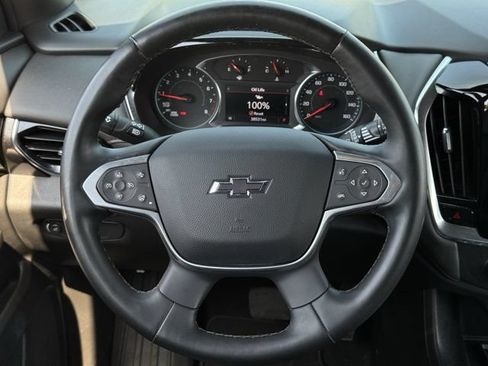 Used 2023 Chevrolet Traverse RS FWD image 13
