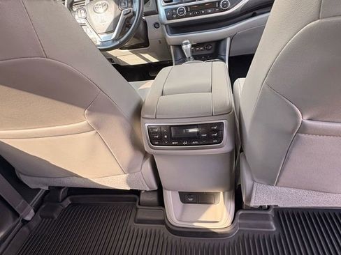 Used 2019 Toyota Highlander Limited Platinum image 19