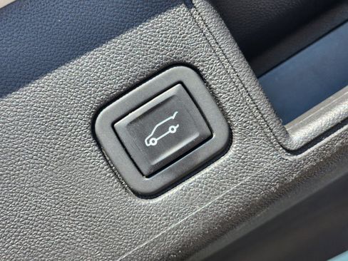 Used 2024 GMC Terrain SLT image 15