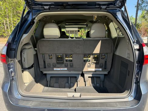 Used 2016 Toyota Sienna XLE Premium FWD image 21