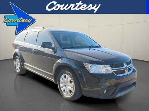 Used 2019 Dodge Journey SE w/ Connectivity Group FWD image 1