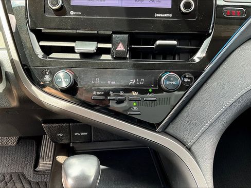 Used 2023 Toyota Camry SE image 23