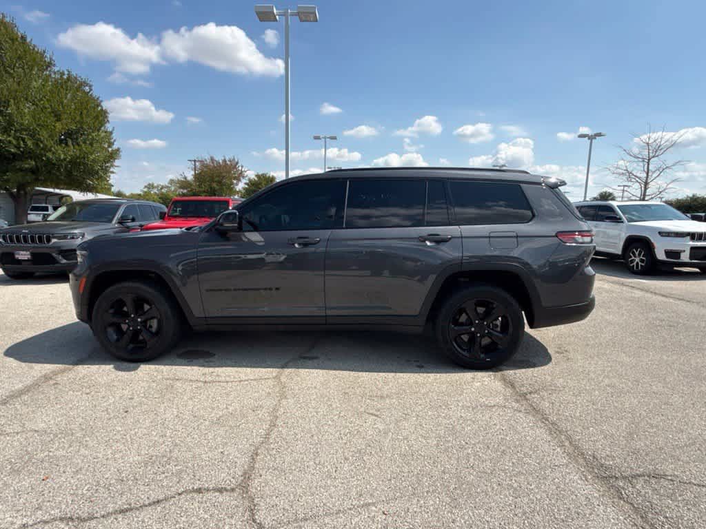 Used 2024 Jeep Grand Cherokee L Limited w/ Black Appearance Package RWD image 2