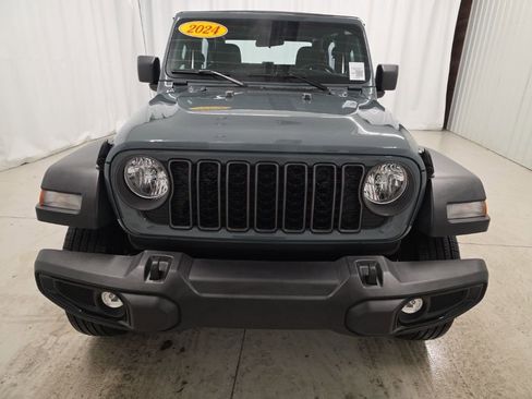 Used 2024 Jeep Wrangler Sport image 8