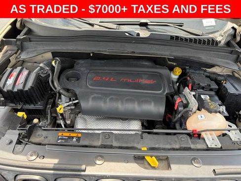 Used 2015 Jeep Renegade Latitude w/ Popular Equipment Group FWD image 11