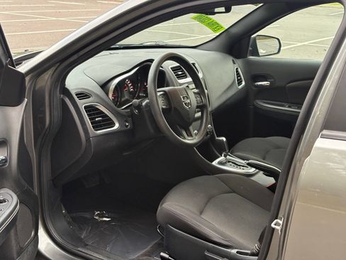 Used 2013 Dodge Avenger SE image 13