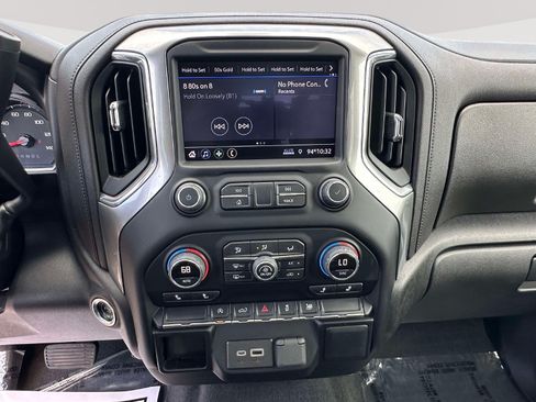 Used 2022 Chevrolet Silverado 1500 LT AWD/4WD image 8