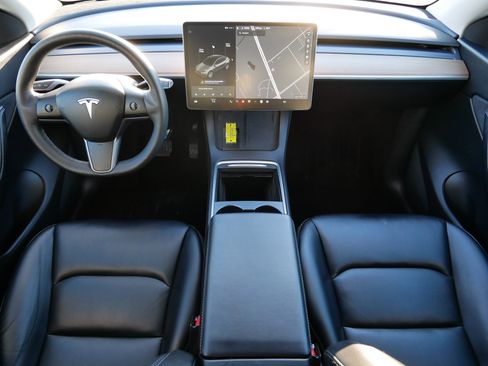 Used 2021 Tesla Model Y Long Range image 10