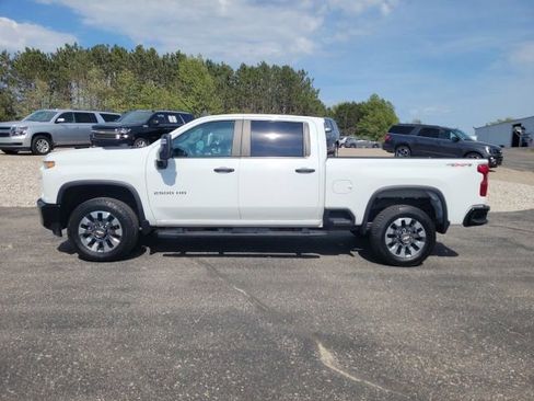Used 2022 Chevrolet Silverado 2500 Custom w/ Custom Value Package AWD/4WD image 4