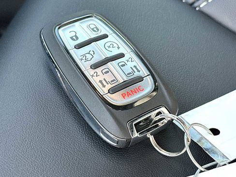 New 2026 Chrysler Pacifica Select FWD image 29