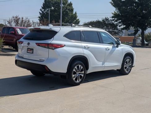 Used 2022 Toyota Highlander XLE image 6