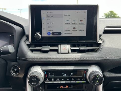 Used 2025 Toyota RAV4 XLE AWD/4WD image 24