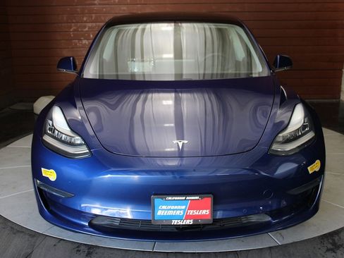 Used 2020 Tesla Model 3 Standard Range Plus image 9