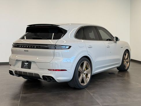 Used 2025 Porsche Cayenne Turbo AWD/4WD image 5