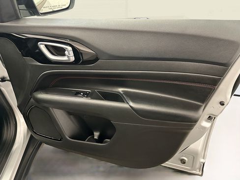 Used 2025 Jeep Compass Trailhawk AWD/4WD image 32