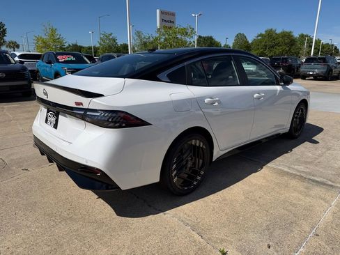 New 2026 Nissan Sentra SR FWD image 5