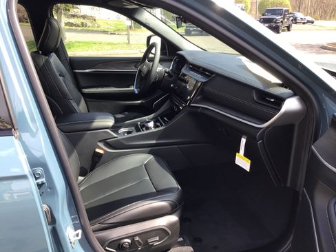 New 2026 Jeep Grand Cherokee L Limited AWD/4WD image 10