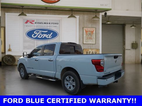 Used 2018 Nissan Titan SV w/ SV Convenience Package image 3