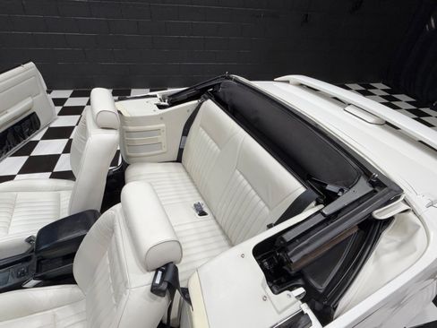 Used 1993 Ford Mustang LX image 4