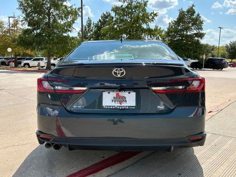 Used 2026 Toyota Camry SE FWD image 7