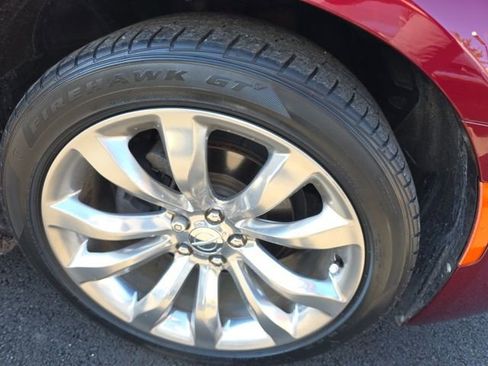 Used 2021 Chrysler 300 Touring w/ Chrome Appearance Package image 17