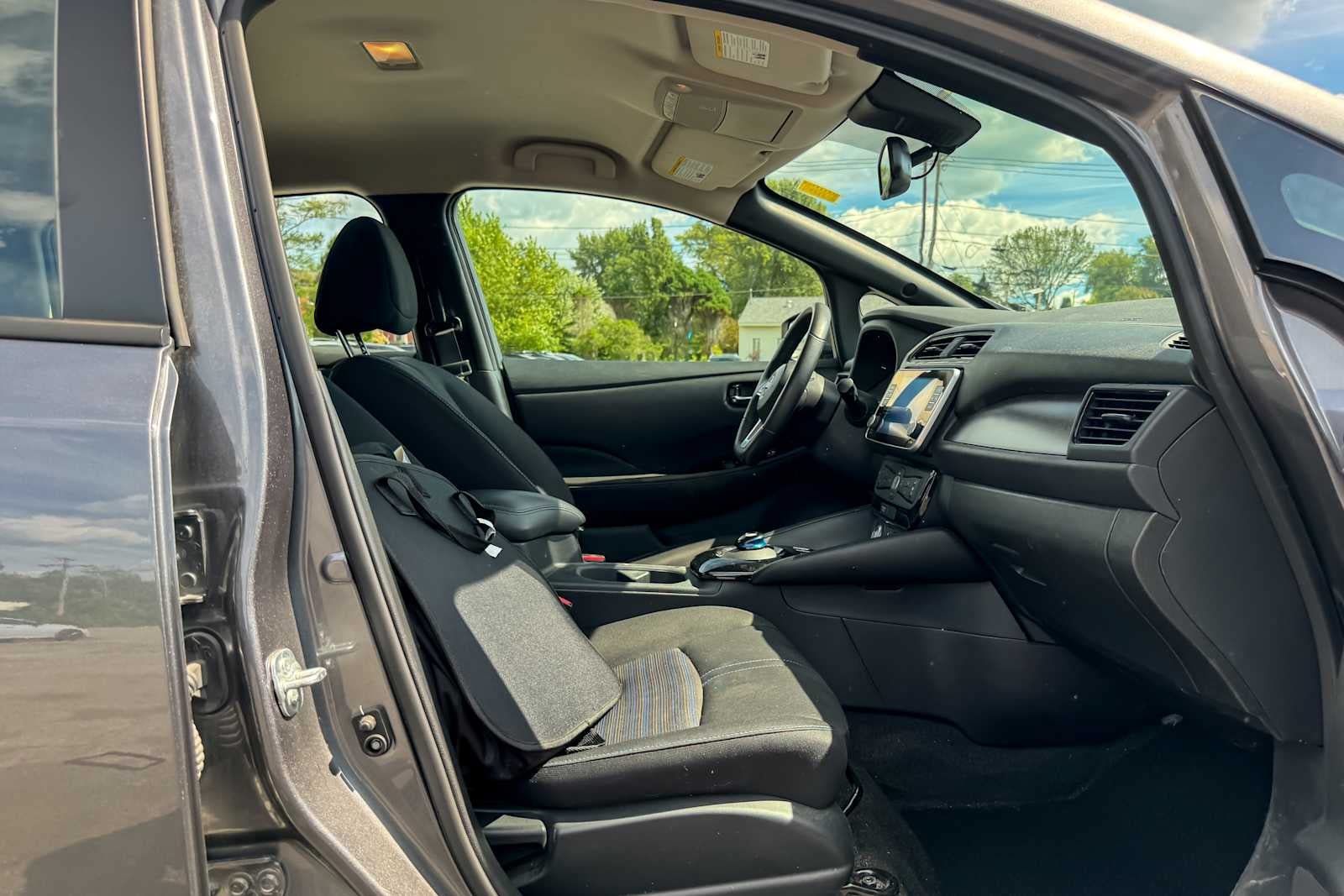 Certified 2025 Nissan Leaf SV Plus FWD image 9