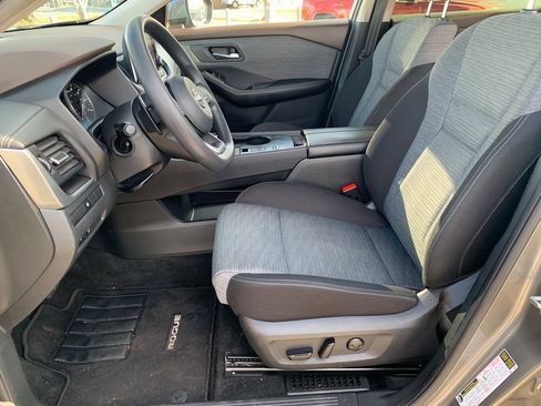 Used 2023 Nissan Rogue SV image 17