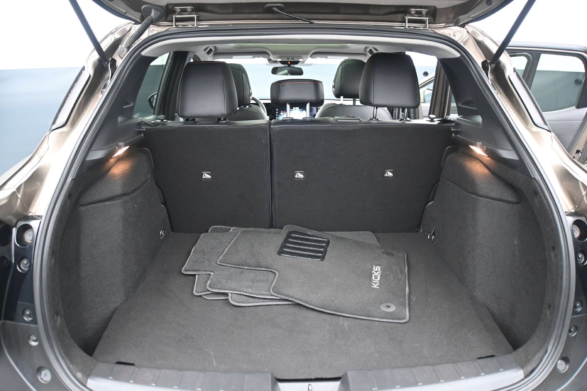 Used 2025 Nissan Kicks SR w/ SR Premium Package AWD/4WD image 15