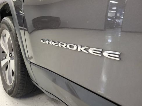 Used 2021 Jeep Cherokee Limited AWD/4WD image 36