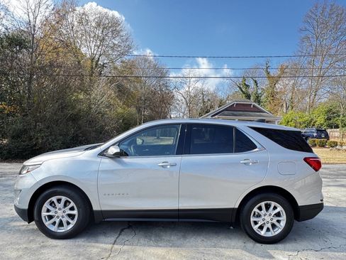 Used 2018 Chevrolet Equinox LT image 2