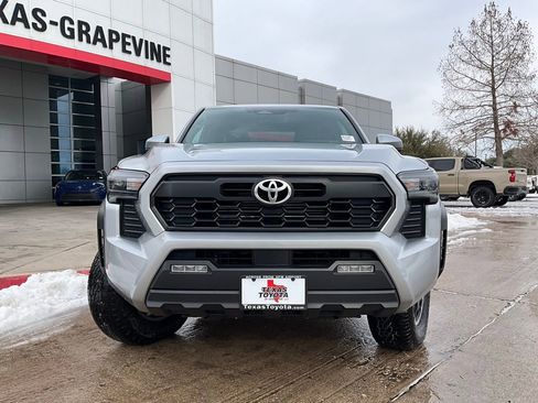 Used 2025 Toyota Tacoma TRD Off-Road image 4